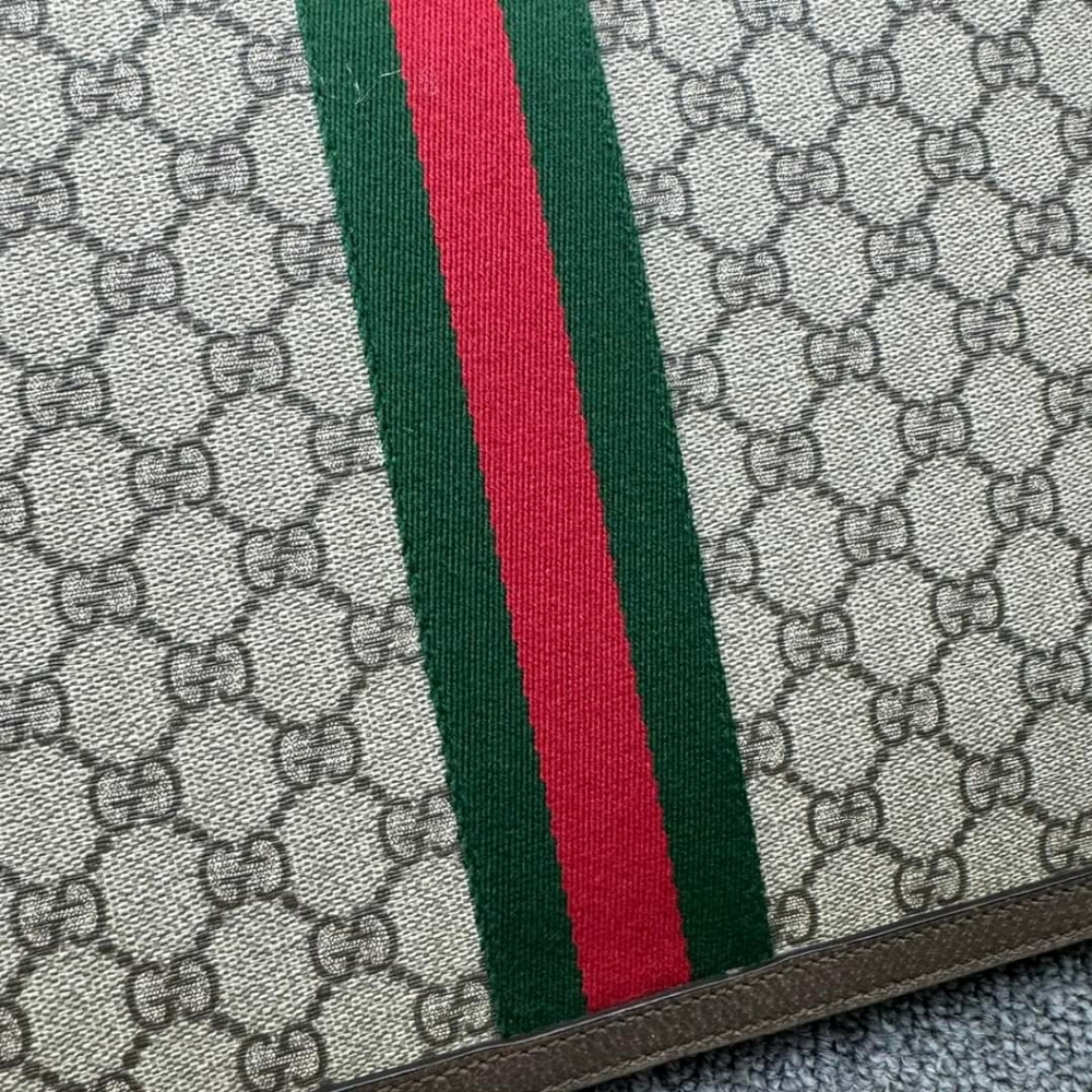 100% Authentic Gucci Leather Clutch - Picture 5 of 10